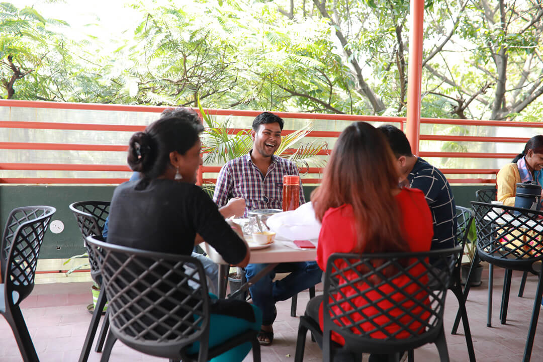 The ‘In-Between’ Problem No One Talks About in Professional Workspaces